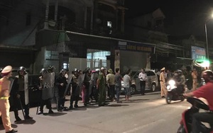Nhóm côn đồ vác dao kiếm đuổi đánh nhân viên tiếp thị sơn để bảo kê giành thị trường
