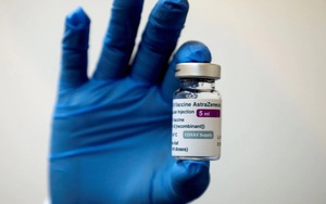 EU bổ sung thêm một tác dụng phụ rất hiếm gặp của vaccine AstraZeneca
