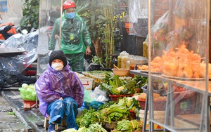 Tiểu thương chợ nhà giàu Hà Nội ngán ngẩm tại phiên Rằm cuối năm: "Năm nay ế quá, Tết như thế này thì buồn lắm"