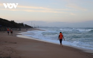 Đã tìm thấy thi thể 2 học sinh bị sóng biển cuốn trôi ở Phú Yên
