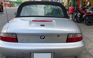 Ông trùm cà phê Đặng Lê Nguyên Vũ mang BMW Z3 siêu hiếm đến một showroom bán siêu xe nổi tiếng TP. HCM gây tò mò
