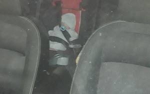 Nhận tin báo em bé bất động trong ô tô, cảnh sát đập cửa kính xông vào rồi chưng hửng, phải cúi đầu xin lỗi tới tấp