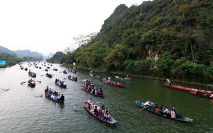 Hà Nội dừng tổ chức lễ hội chùa Hương