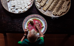 Ông cụ 70 năm làm bánh từ gạo, cả làng đến học nhưng đều lắc đầu chào thua