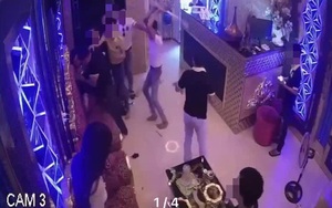 Đang hát karaoke thì cãi nhau với bạn gái, nam thanh niên phá tan tành quán hát