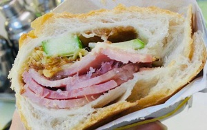 Xôn xao hình ảnh ổ bánh mì Huỳnh Hoa thời 2 bà còn làm chung, giá 25k cách đây gần 10 năm trông như thế nào?