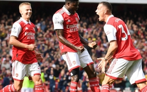 Đánh bại Tottenham, Arsenal giữ chắc ngôi đầu bảng