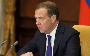 Ông Medvedev nói phải đáp trả vụ tấn công cầu Crimea bằng cách ‘tiêu diệt khủng bố’