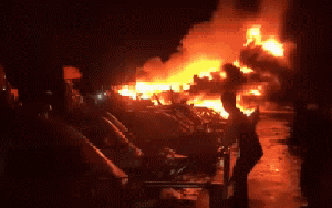 Hiện trường hàng loạt tàu, ca nô du lịch bốc cháy tại Cửa Đại: Thiệt hại khoảng 20 tỉ đồng