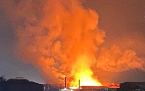 Cháy ngùn ngụt tại công ty giấy ở Bắc Ninh