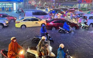 Đà Nẵng, Thừa Thiên Huế ngập nặng: Mưa lớn kéo dài đến khi nào?