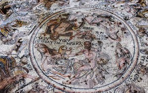 Khai quật bức tranh khảm 1.600 năm tuổi của Hercules và 40 tình nhân của Neptune