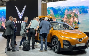 4 mẫu xe điện VinFast hút khách tại Paris Motor Show 2022