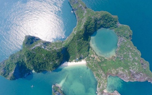 Vẻ đẹp nguyên sơ, ít người đặt chân đến ở ‘mắt rồng’ giữa lòng vịnh Hạ Long