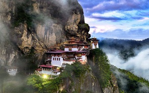 Trải nghiệm mạo hiểm với tu viện cổ nằm cheo leo trên vách đá cao 900m tại đất nước hạnh phúc nhất thế giới