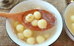 Cách chưng chè tổ yến hạt sen với gừng bổ dưỡng cho ngày se lạnh