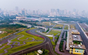 Cỏ mọc um tùm, rác chất đống ngổn ngang quanh đường đua F1 ở Hà Nội