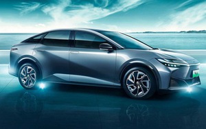 Toyota ra mắt sedan điện đầu tiên: Hợp tác với Trung Quốc, chạy 600km/sạc
