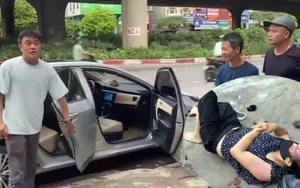 Thiếu tá CSGT nhờ người quay video đưa người bị tai nạn đi cấp cứu