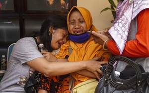 Vụ giẫm đạp ở sân vận động Indonesia: Những câu chuyện thương tâm về các nạn nhân