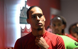 Van Dijk mất kỷ lục khó tin ở Liverpool