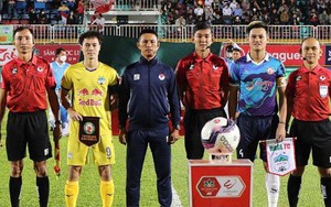 Trọng tài 'tặng' penalty cho HAGL bị treo còi đến hết mùa giải