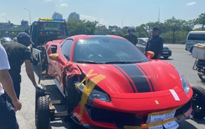 Lấy mẫu vân tay xác định người lái siêu xe Ferrari 488 gây tai nạn chết người