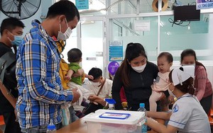 TPHCM: Nhân viên y tế nghỉ việc tăng vọt lên gần 1.300 người