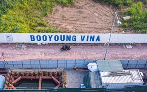 Cận cảnh đường 300m ở Hà Nội 'cõng' 9 lô cốt bỏ hoang