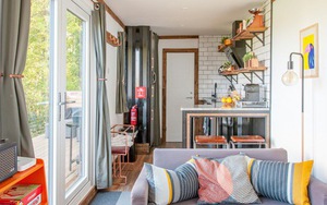 Container cũ độ nhà nghỉ sang trọng: 4 người sống thoải mái và đầy tiện nghi