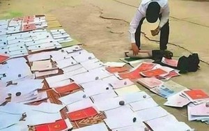 Rộ trào lưu 'phơi' sổ đỏ vỉa hè để quay TikTok bán đất