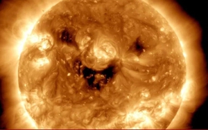 Sự thật đáng sợ về bức ảnh 'Mặt Trời mỉm cười' của NASA