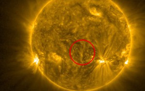 Ghi lại được cảnh 'rắn' plasma 'trườn' trên bề mặt Mặt Trời với tốc độ 612.000 km/h