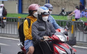Người TPHCM co ro giữa thời tiết se lạnh như Đà Lạt