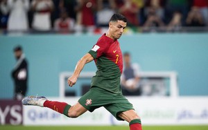 HLV Ghana: Trọng tài thổi penalty để làm quà cho Ronaldo!
