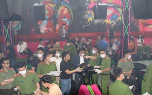 Hơn 100 cảnh sát vây ráp quán Bar "7 Bar Station"