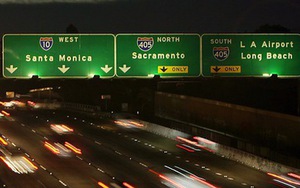 Tại sao biển báo hiệu trên cao tốc lại có màu xanh lá?