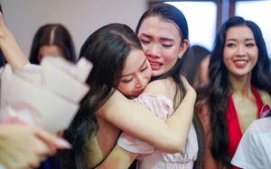 Thí sinh ôm nhau khóc khi chia tay Hoa hậu Việt Nam 2022