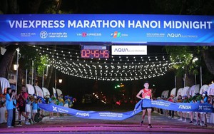 10.000 VĐV đã được trải nghiệm chạy marathon đêm Hà Nội 2022