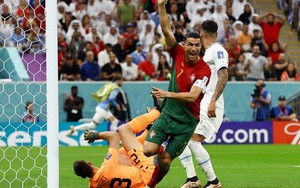 Ronaldo ăn mừng hụt kỷ lục, cộng đồng mạng đua nhau chế nhạo