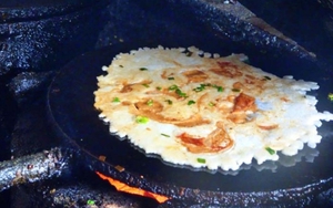 Đặc sản chỉ có ở Huế mỗi lần phải ăn hàng chục cái mới đã