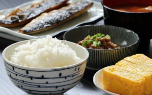 'Thời điểm vàng' người Nhật ăn tối để không tăng cân và sống thọ