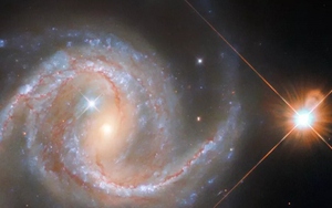 Ngắm thiên hà xoắn ốc đẹp như tranh vẽ từ kính viễn vọng Hubble