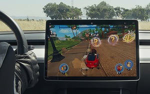 Tesla gạ đổi danh tiếng lấy game miễn phí tích hợp lên xe điện