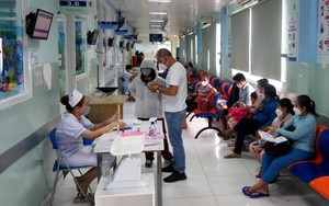Trẻ mắc hội chứng Tic gia tăng do xem tivi, sử dụng điện thoại nhiều
