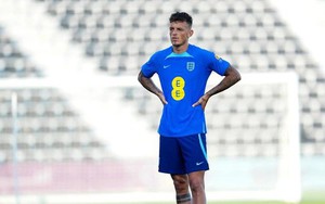 Trung vệ tuyển Anh bất ngờ bay về nhà, chấp nhận bỏ World Cup