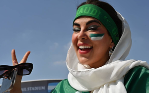 Nơi phụ nữ lần đầu tiên không cần xin phép chồng đi xem World Cup: Từng bị trói buộc bởi luật lệ hà khắc, đàn ông mới là tối thượng