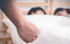 Giúp bạn thân xét nghiệm ADN, người đàn ông phát hiện mình đang nuôi con hộ người khác