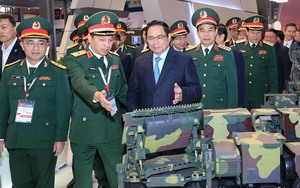 Gian hàng Viettel được Thủ tướng ghé thăm đầu tiên tại Vietnam Defence có gì đặc biệt?
