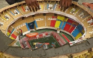 Cậu bé dùng bìa giấy làm ra mô hình sân vận động đẹp như thật gây sốt trên mạng